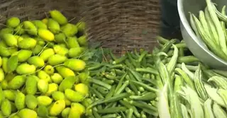 ময়মনসিংহে বৈরী আবহাওয়ায় সবজির সরবরাহ কমে বেড়েছে দাম